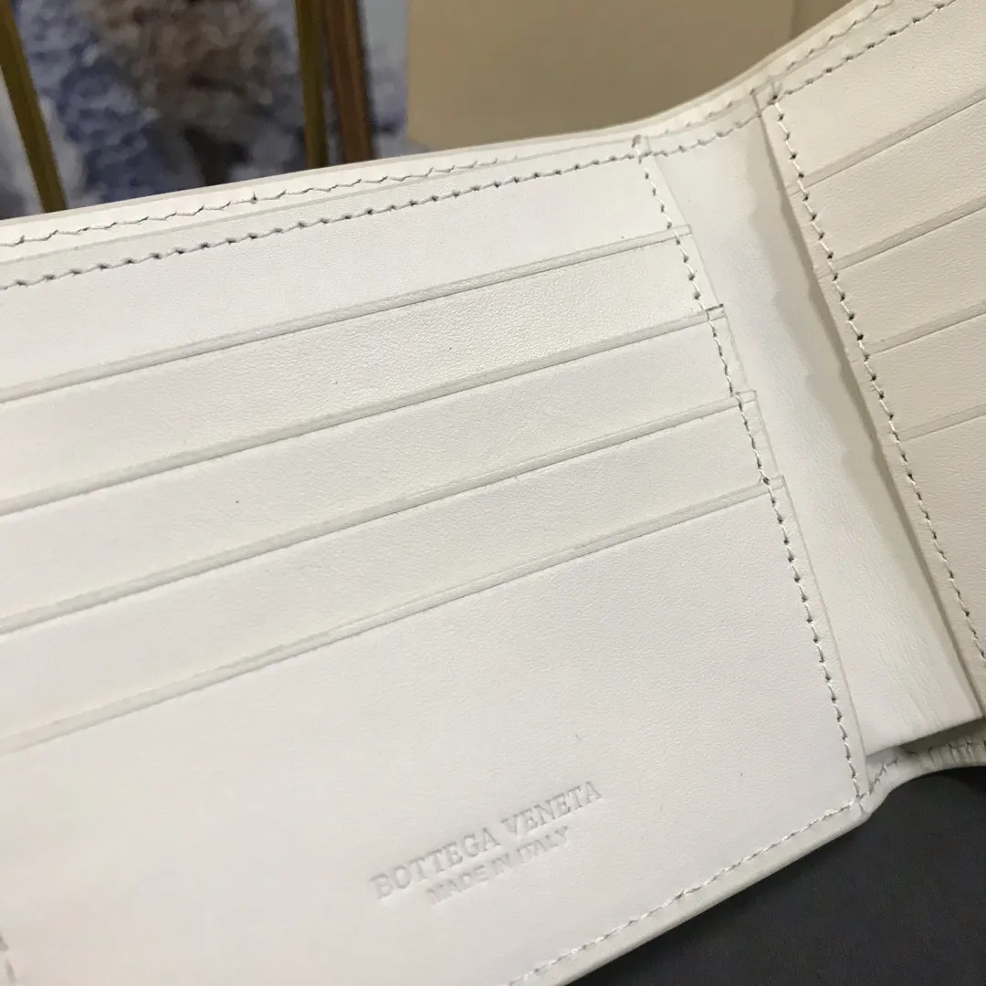 Padded leather wallet • 8 card slots, 1 bill compartment and 2 additional compartments • Check pattern nappa padding exterior • Smooth calfskin lining 993#